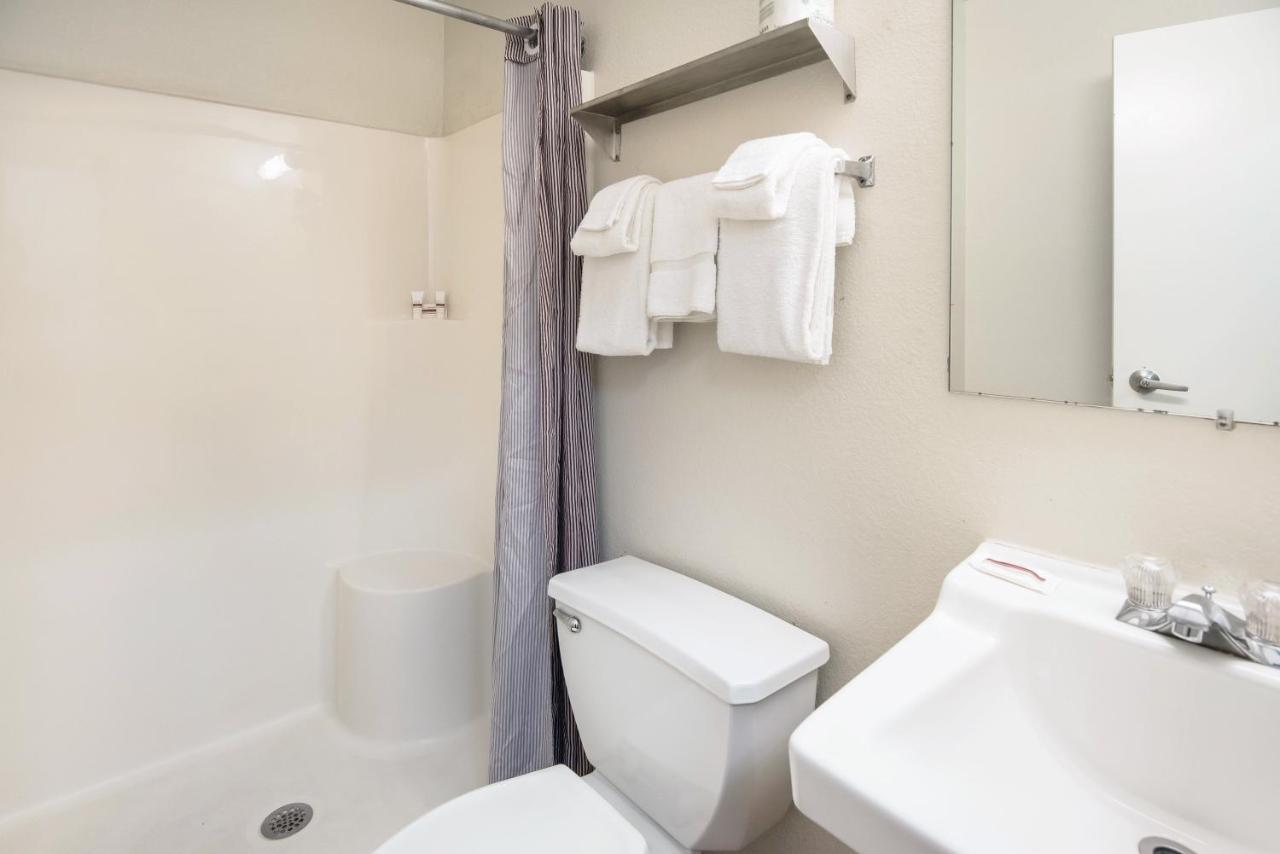Hometowne Studios By Red Roof Colorado Springs - Airport Екстериор снимка