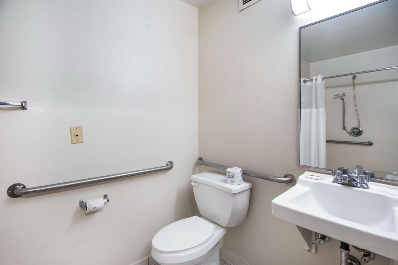 Hometowne Studios By Red Roof Colorado Springs - Airport Екстериор снимка