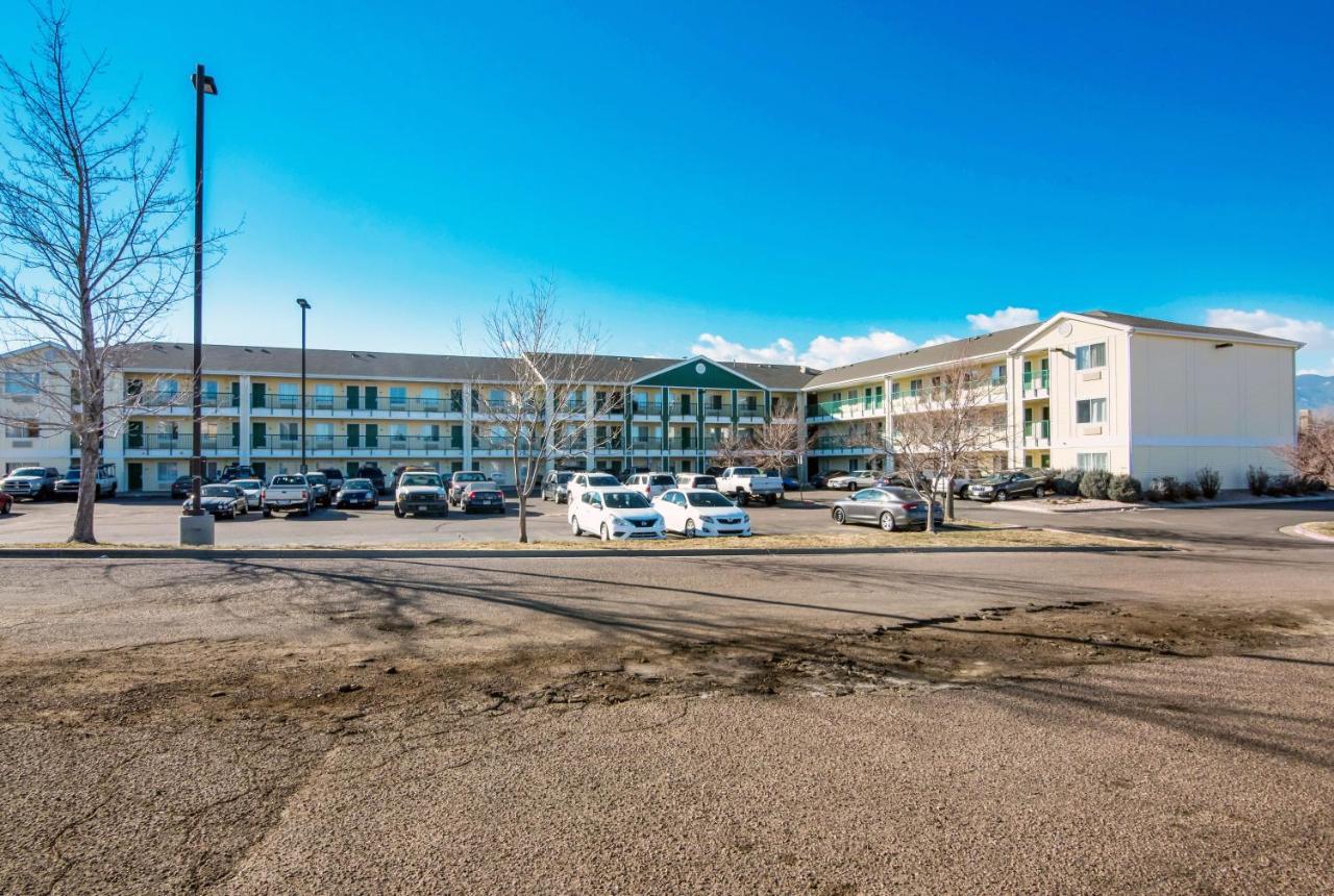 Hometowne Studios By Red Roof Colorado Springs - Airport Екстериор снимка