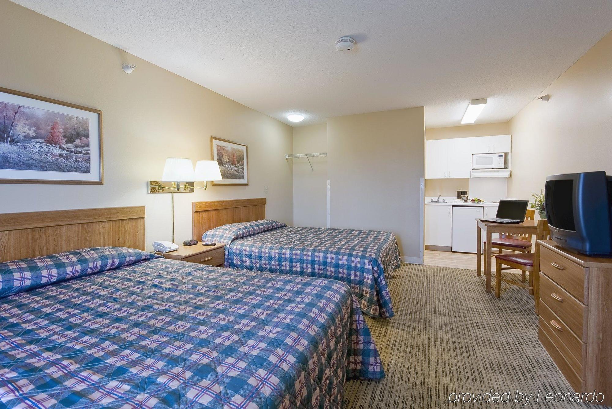 Hometowne Studios By Red Roof Colorado Springs - Airport Екстериор снимка